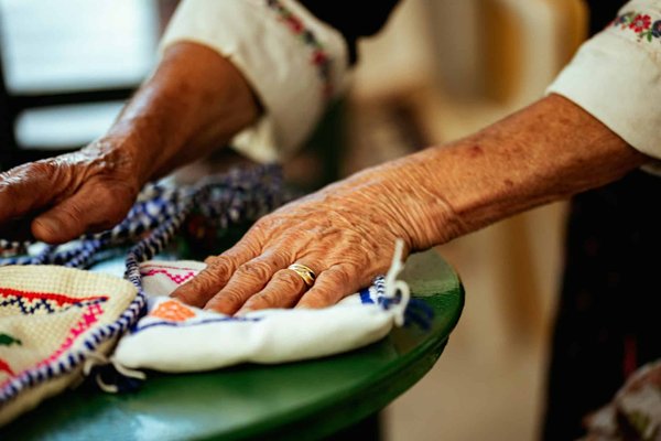 Quelles croisières offrent des ateliers de broderie traditionnelle en Amérique centrale?